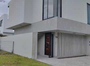 Casa · 195m² · 3 Recámaras · 2 Estacionamientos · Se Vende Residencia Diseño Arquitectonico Unico Coto Guelatao Adamar Tlajomulco de Zuñiga Jalisco