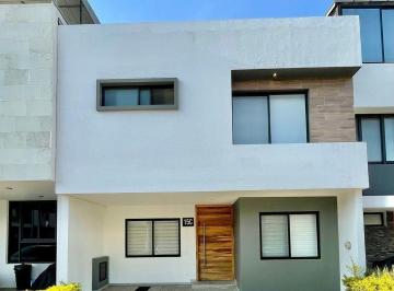 Casa en condominio · 239m² · 4 Recámaras · 2 Estacionamientos · Casa en Condominio en Fraccionamiento Solares