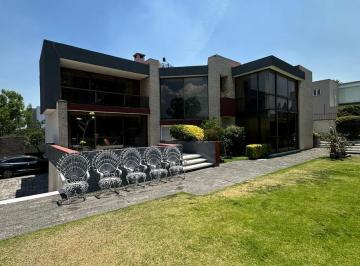 Casa · 830m² · 4 Recámaras · 4 Estacionamientos · Casa en Venta en Bosque de Sauces, con Enormes Espacios!