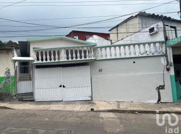 Casa · 286m² · 5 Recámaras · 1 Estacionamiento · Casa en Venta en Primitivo R. Valencia en San Andrés Tuxtla, Ver.