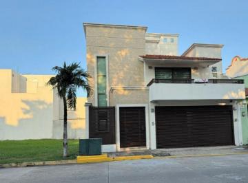 Casa · 380m² · 3 Recámaras · 2 Estacionamientos · Casa en Renta Fraccionamiento El Country