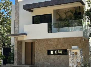 Casa · 438m² · 3 Recámaras · 2 Estacionamientos · Casa en Vneta | Residencial Los Santos