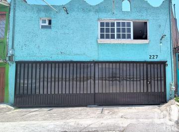 Casa · 184m² · 3 Recámaras · 2 Estacionamientos · Casa en Venta a 5 Min del Tren Interurbano | El Seminario, Toluca
