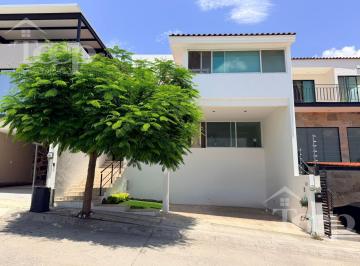 Casa · 265m² · 3 Recámaras · 2 Estacionamientos · Casa en Venta