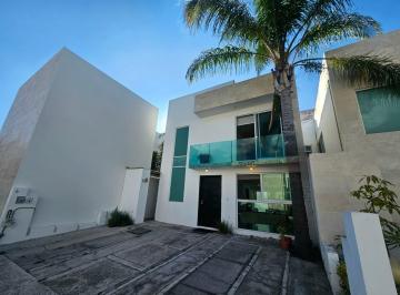 Casa · 194m² · 3 Recámaras · 2 Estacionamientos · Excelente Ubicación Lomas Angelopolis II Cerca Sonata $3,650,000