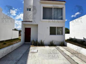 Casa · 164m² · 4 Recámaras · 2 Estacionamientos · Casa en Renta en Ciudad Maderas Residencial