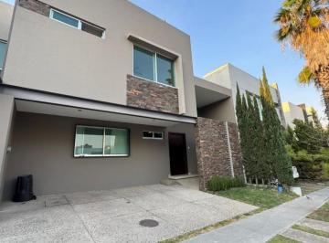 Casa de 4 habitaciones, Zapopan · Casa en Renta en Parque Virreyes, 4 Habitaciones con Jardin, Super Amplia, Alberca y Gym