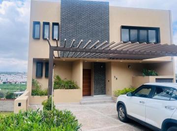 90b2946e5901a41a5b8d64c6e87e977d3c2a10801e5c9e9a73de8f9cb4d3cd65 · Casa en Venta o Renta en Fraccionamiento Altozano, Dentro de Condominio Roca