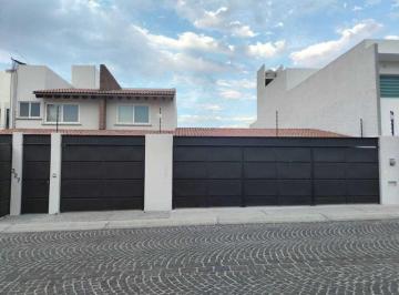 c054f4384a4601b2c06ccf1b5d79e11289d7e415a4cd1cc27c4361d77430a155 · Casa en Venta en Fraccionamiento Cumbres del Lago, Juriquilla