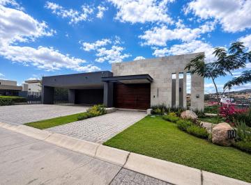 Casa · 650m² · 4 Recámaras · 3 Estacionamientos · Casa en Venta en Molino Residencial, Hermosa Vista Al Campo de Golf. Colinda Al Hoyo 9.