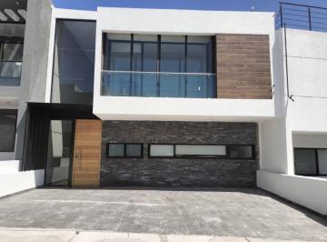 f8f84b2de98bb9da6d675e2d69443f70142da0cf4fecc11e8b75efa5e28dfaca · Casa en Venta en Zibata, Dentro de Privada Biznaga
