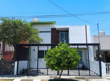 Casa de 4 habitaciones, Zapopan · Casa Remodelada en Col La Estancia