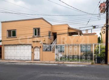 Casa · 467m² · 4 Recámaras · 4 Estacionamientos · Casa en Venta en Colonia Leones, Monterrey, Nuevo León