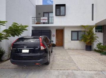 f426668cb5c472914bfd6061216ec34a5dc97b6abfde94a37674b0dc8989165d · Casa en Renta en Juriquilla Dentro de Condominio Hacienda Santa Fe