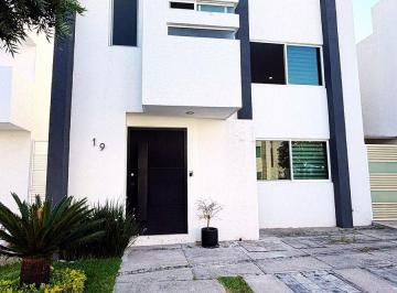 84bc8309f3ec351f4bbb2237cb7f4d9870021ea75976cfc325df250c1ed25f7d · Amplia Casa en Venta en Clúster Puebla Blanca