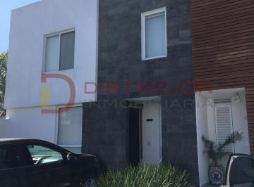 36797528d5b6163ec9611f1f3b6968c0709b89eaec45f7235a6d50f4a6e00a0b · Casa en Renta en Juriquilla Santa Fe, Dentro de Condominio El Delirio, Amueblada