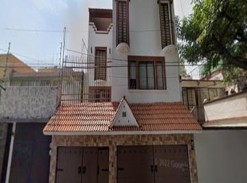 Casa de 4 habitaciones, Coyoacán · Casa con 4 Recámaras de 200 m² Superficie de Terreno en Venta en Campestre Churubusco