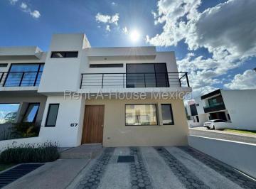 Casa de 3 habitaciones, Querétaro · Casa en Renta Juriquilla San Isidro 3 Recamaras 3 Baños Amplio Jardin
