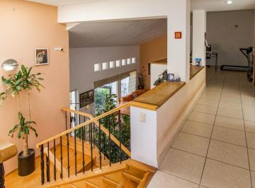 Casa · 530m² · 4 Recámaras · 3 Estacionamientos · Casa Doble Altura con Gran Vista en Milenio III