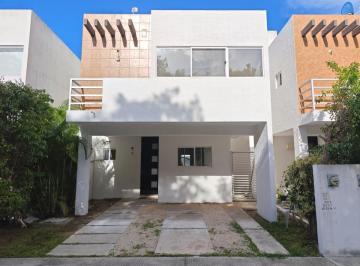 FACHADA DE LA CASA · Casa en Renta de 3 Rec. Sin Muebles con Amenidades en La Joya Playa del Carmen