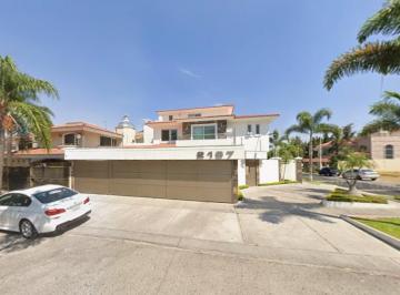 Casa en Venta de 4 habitaciones Fraccionamiento Bugambilias · Venta de Casa en Fraccionamiento Bugambilias, Zapopan, Jalisco.