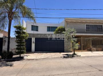 Casa de 3 habitaciones, Zapopan · Casa en Venta y Renta Tabachines Residencial