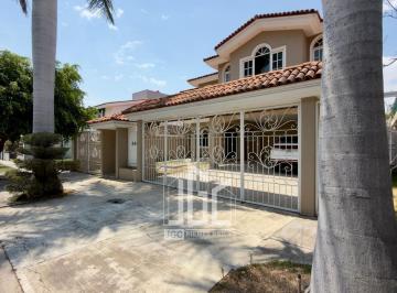 Casa · 458m² · 4 Recámaras · 2 Estacionamientos · Casa en Venta en Boulevard Bugambilias - Ciudad Bugambilias