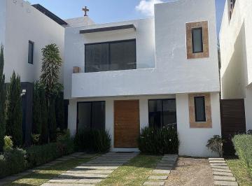8606b8d0bd20c1c9e3047fbc7371d8b7d47c9a21d78620f6a98cfafe212b1bb0 · Casa en Renta en Juriquilla Santa Fé con Recámara en Planta Baja Los Olivos.