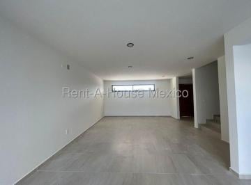 Casa · 220m² · 4 Recámaras · 2 Estacionamientos · Casa de 3 Recámaras con Amenidades y Vigilancia en Cañadas del Arroyo Rah2586