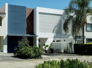 Casa de 3 habitaciones, Zapopan · Hermosa Casa Junto a Valle Real! 3 Rec, Frente a Casa Club!