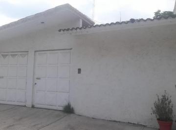 Casa en condominio · 300m² · 3 Recámaras · 3 Estacionamientos · Venta de Casa Dentro de Privada en La Colonia Ocho Cedros en Toluca