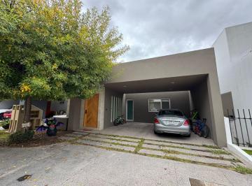 Casa · 340m² · 3 Recámaras · 2 Estacionamientos · En Una Zona Exclusiva de Slp