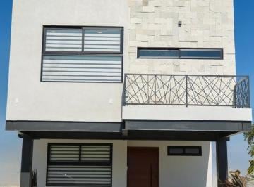 Casa en condominio · 270m² · 3 Recámaras · 2 Estacionamientos · Casa en Venta | Villas Zacango | Calimaya, Estado de México