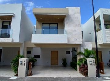 Casa de 3 habitaciones, Solidaridad · Casa de 3 Recámaras en Privada Residencial con Amenidades y Áreas Verdes en Playa del Carmen