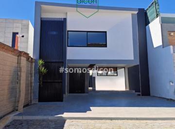 Casa · 352m² · 4 Recámaras · 2 Estacionamientos · Casa en Venta Parque Santiago