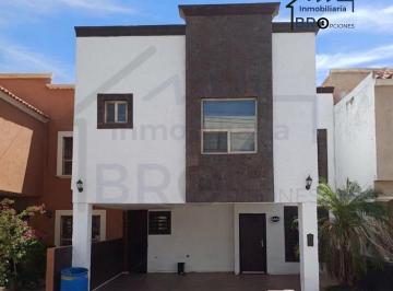 Casa de 3 habitaciones, Chihuahua · Casa en Venta Frente a Parque Fracc. Rinconadas de La Sierra