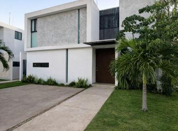 Fachada · Casa en Venta en Privada Residencial Norte Mérida | 3 Recámaras | Seguridad 24/7