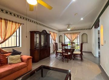 Casa · 340m² · 4 Recámaras · 4 Estacionamientos · Casa en Venta en Cancun Sm 2a