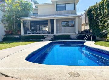 Casa · 320m² · 3 Recámaras · 2 Estacionamientos · Casa en Venta en Reforma, Cuernavaca, con Ubicación Privilegiada..