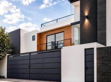 Casa · 302m² · 3 Recámaras · 3 Estacionamientos · Casa Nueva de Autor con Diseño Contemporáneo en San Salvador Tizatlalli