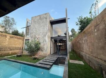Casa · 250m² · 3 Recámaras · 3 Estacionamientos · Casa Enso en Renta, Valle de Bravo