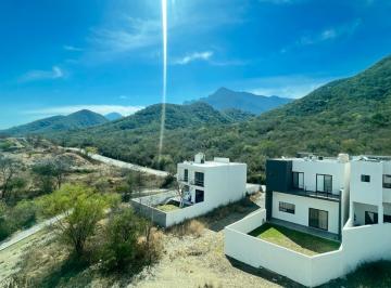 Casa · 300m² · 3 Recámaras · 2 Estacionamientos · Casa en Renta Fraccionamiento Alamosur Carretera Nacional