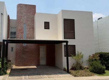 Casa de 3 habitaciones, Guadalajara · Casa El Renta en Residencial Chapalita