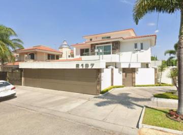 Casa de 4 habitaciones, Zapopan · Se Vende Casa en Excelente Precio Col. Bugambilias, Zapopan Jalisco