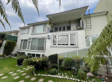 Casa en condominio · 1540m² · 4 Recámaras · 6 Estacionamientos · Casa en Condominio en Colinas del Bosque en Venta