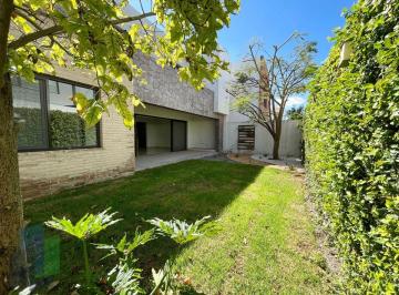 0b9bf042403cfadda782015d9fc36cff64a8759b9dca65b3a58ee826ebcf4d31 · Casa Renta, Venta en Priv. Arco de Piedra 3 Rec + Estudio, Cto. de Servicio.