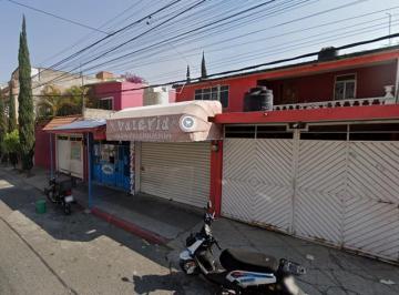 Casa · 247m² · 5 Recámaras · 1 Estacionamiento · Casa en "Remate Bancario", Vergel, Nezahualcoyotl