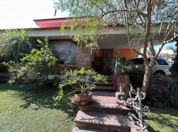 Casa en condominio · 438m² · 3 Recámaras · 2 Estacionamientos · Casa en Venta en Bugambilias 1a Sección