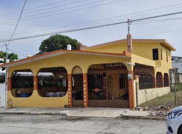 Casa · 299m² · 4 Recámaras · 3 Estacionamientos · (Emcv2501) Casa en Venta, Col. Unidad Nacional, Cd. Madero