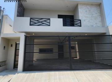 Casa · 225m² · 3 Recámaras · 2 Estacionamientos · Casa en Venta en Col. Otomí